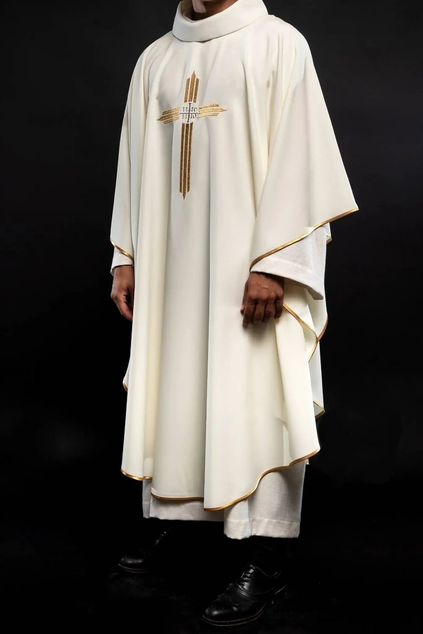 Chasuble with embroidery of the Cross and IHS in ecru