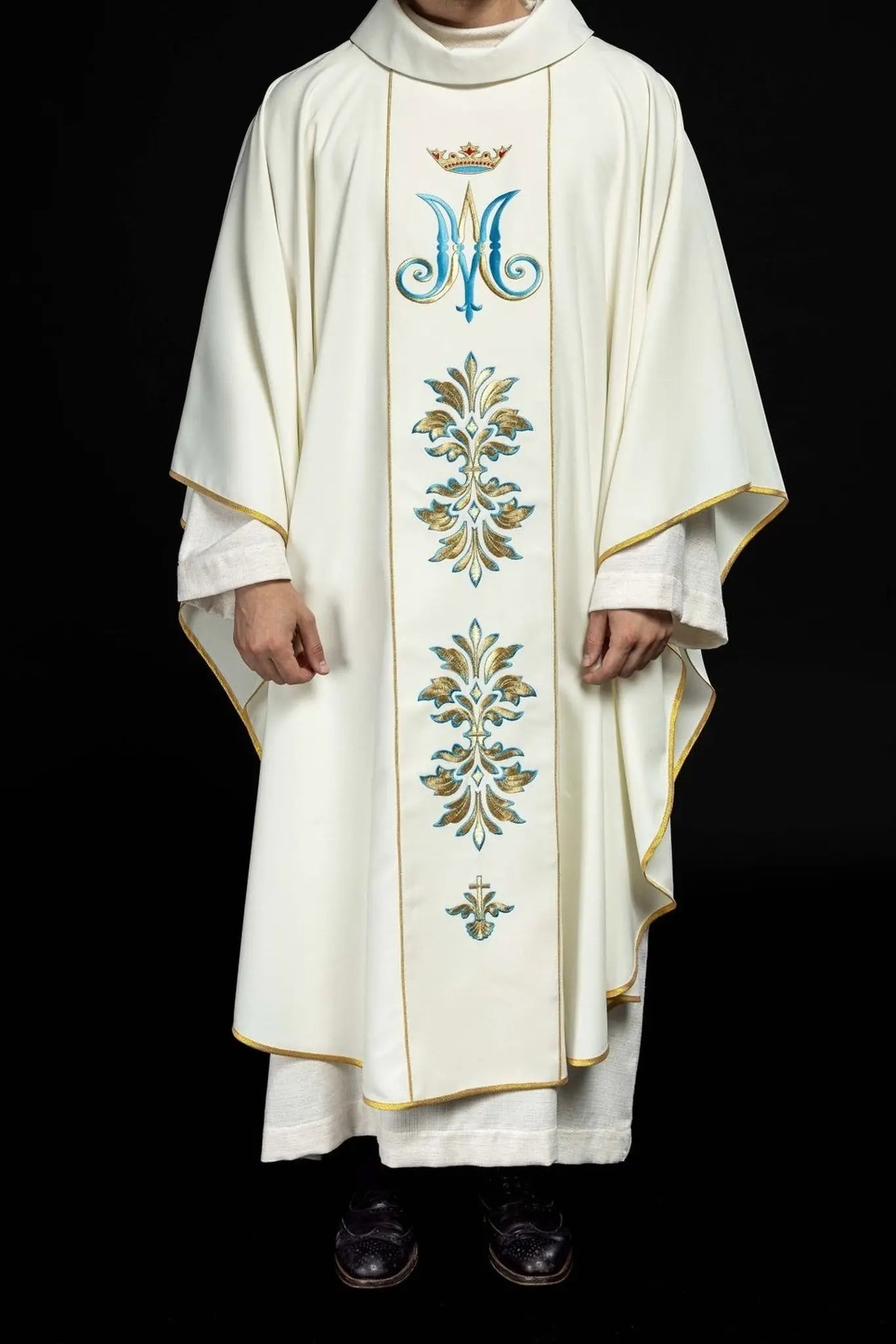Chasuble with Marian motif in ecru colour