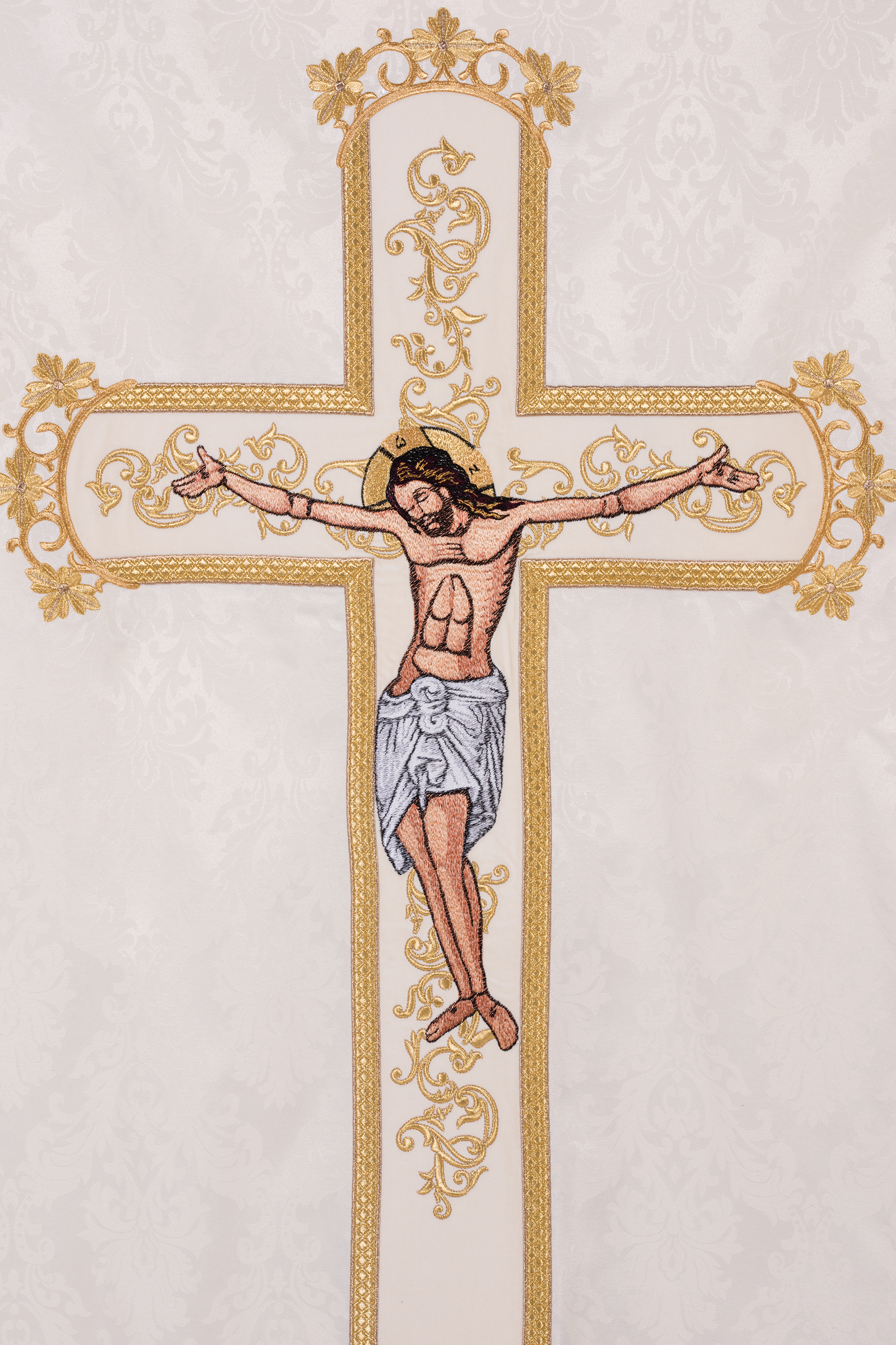 Chasuble with the image of Jesus Christ on the cross in ecru