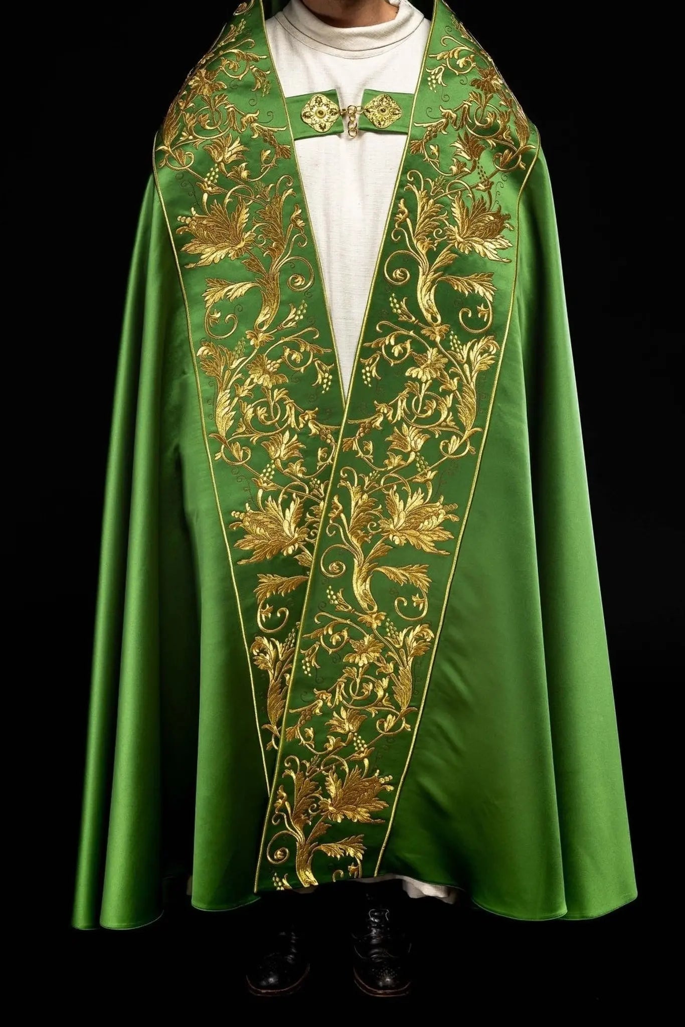 Roman Satin Cope – Green with Embroidered Sacred Heart of Jesus