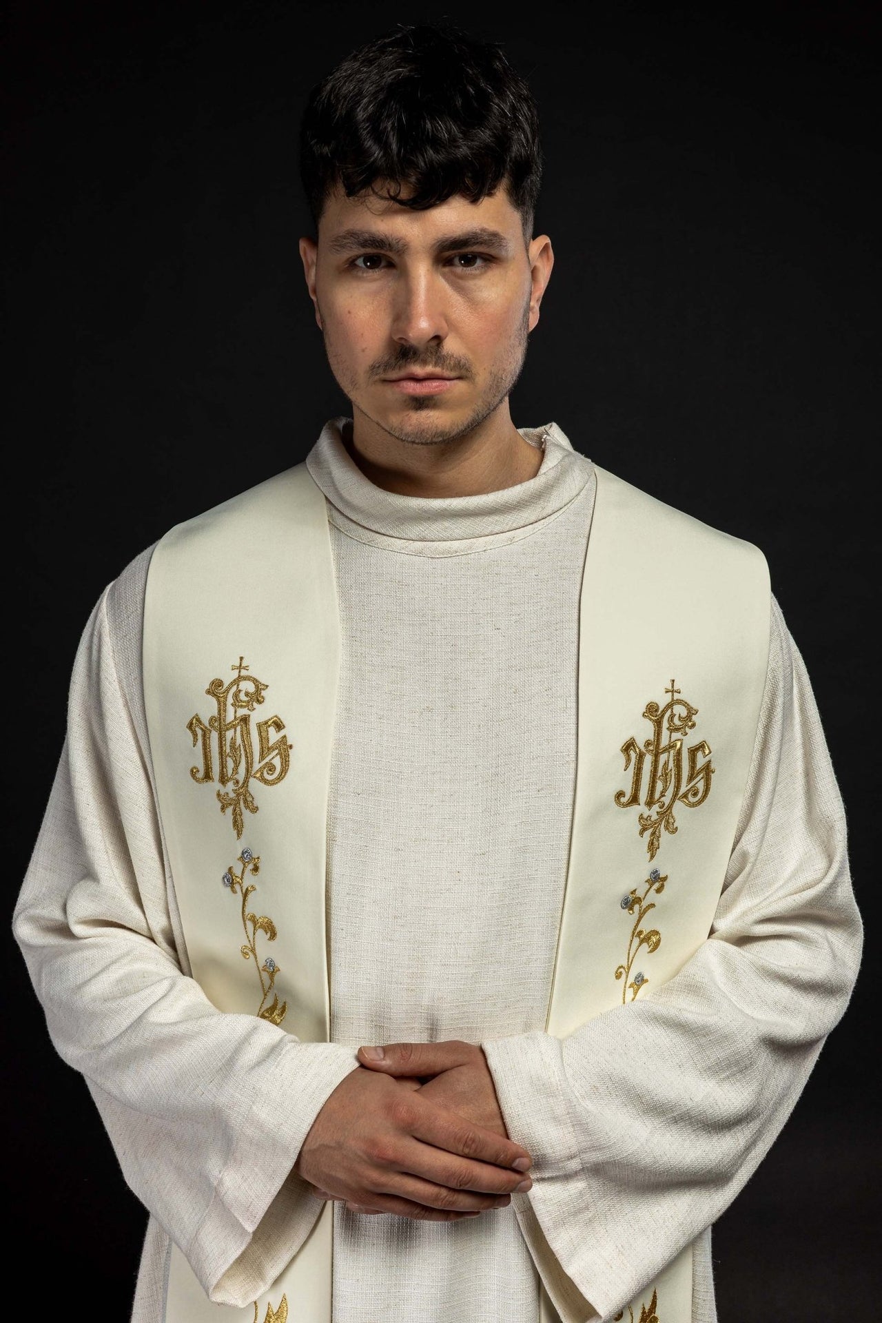 Stuła haftowana IHS na krzyżu ecru