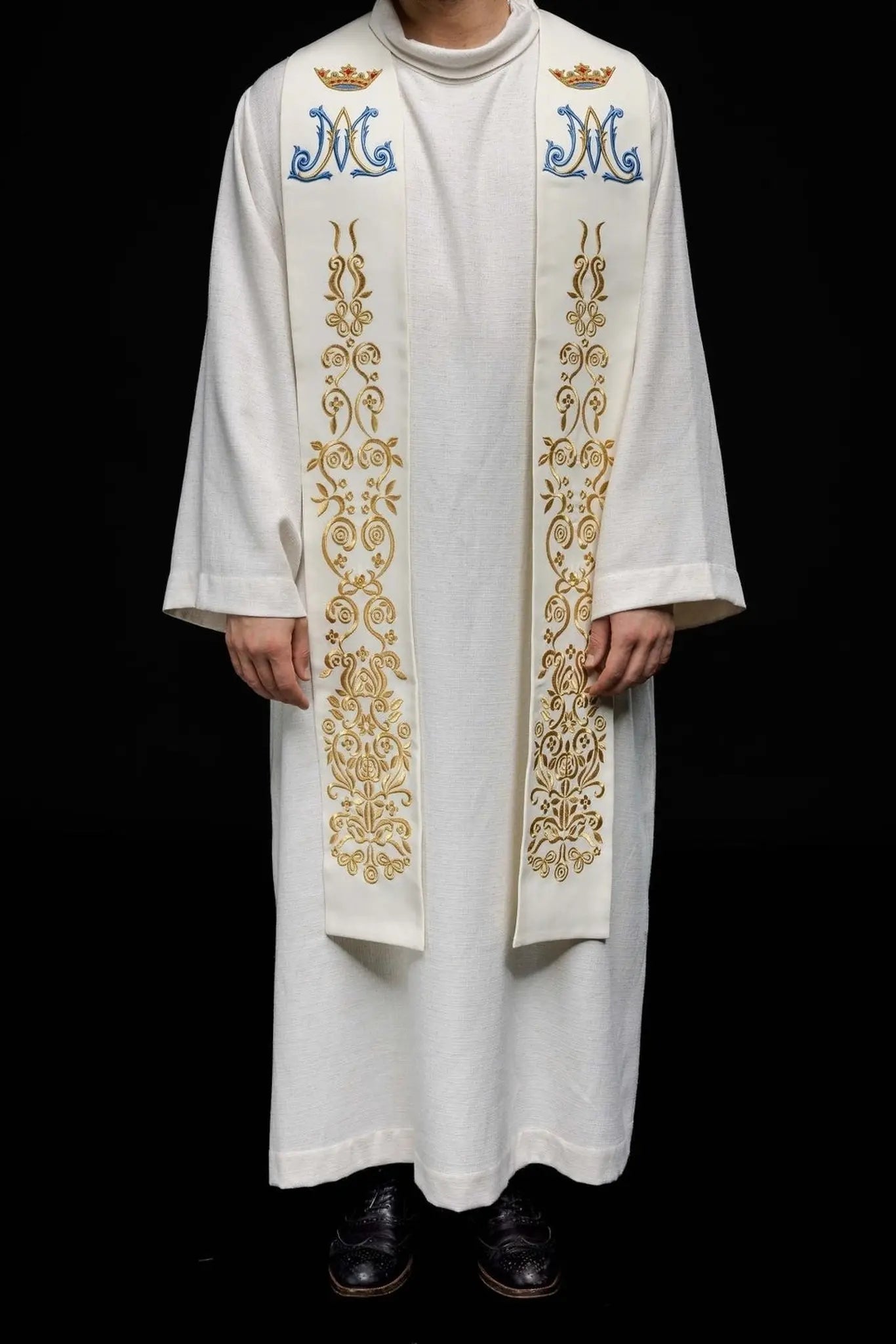 Embroidered Stele of Mary ecru
