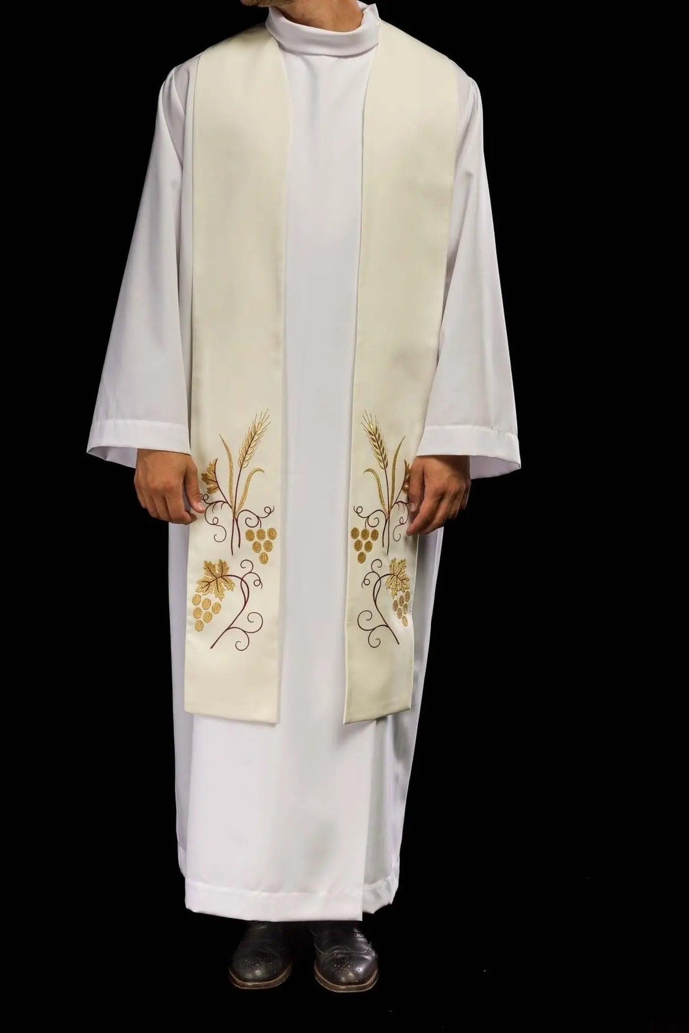 Embroidered stole of grapes and ears in ecru