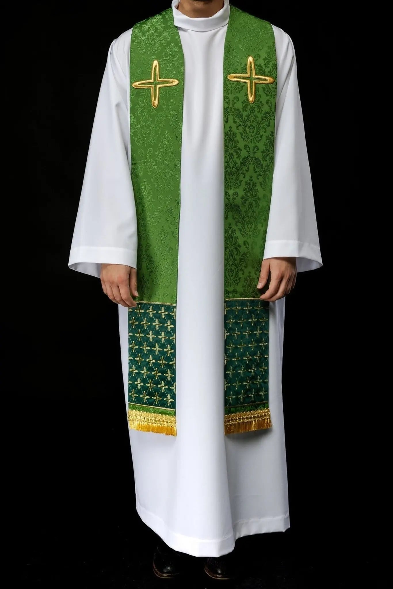 Embroidered jacquard stole with cross motifs green