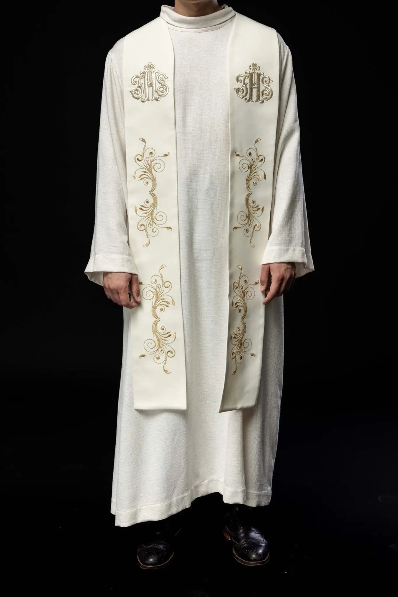 Embroidered stole decorated with IHS ecru