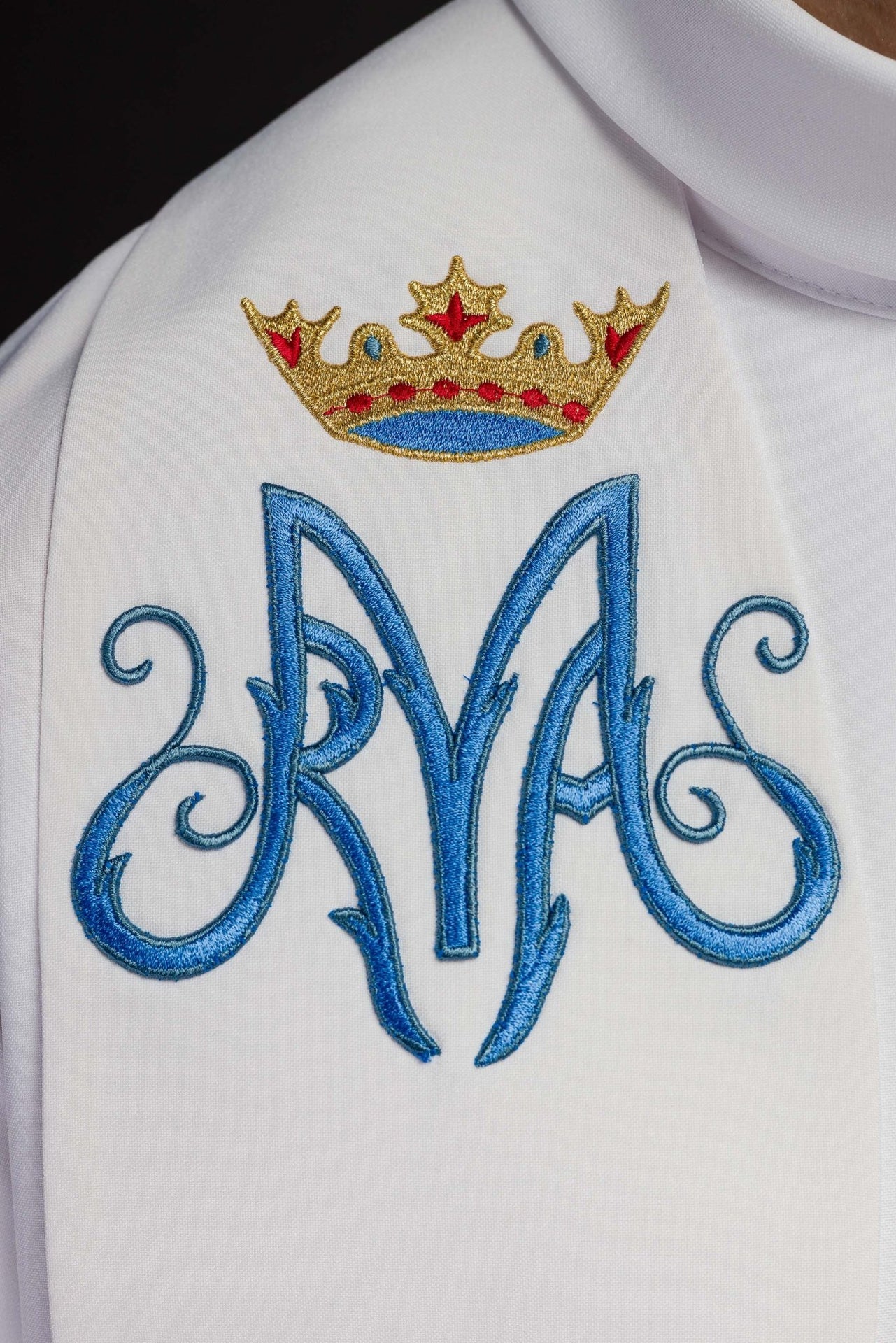 Stuła kapłańska biała haftowana motyw Maryjny z koroną