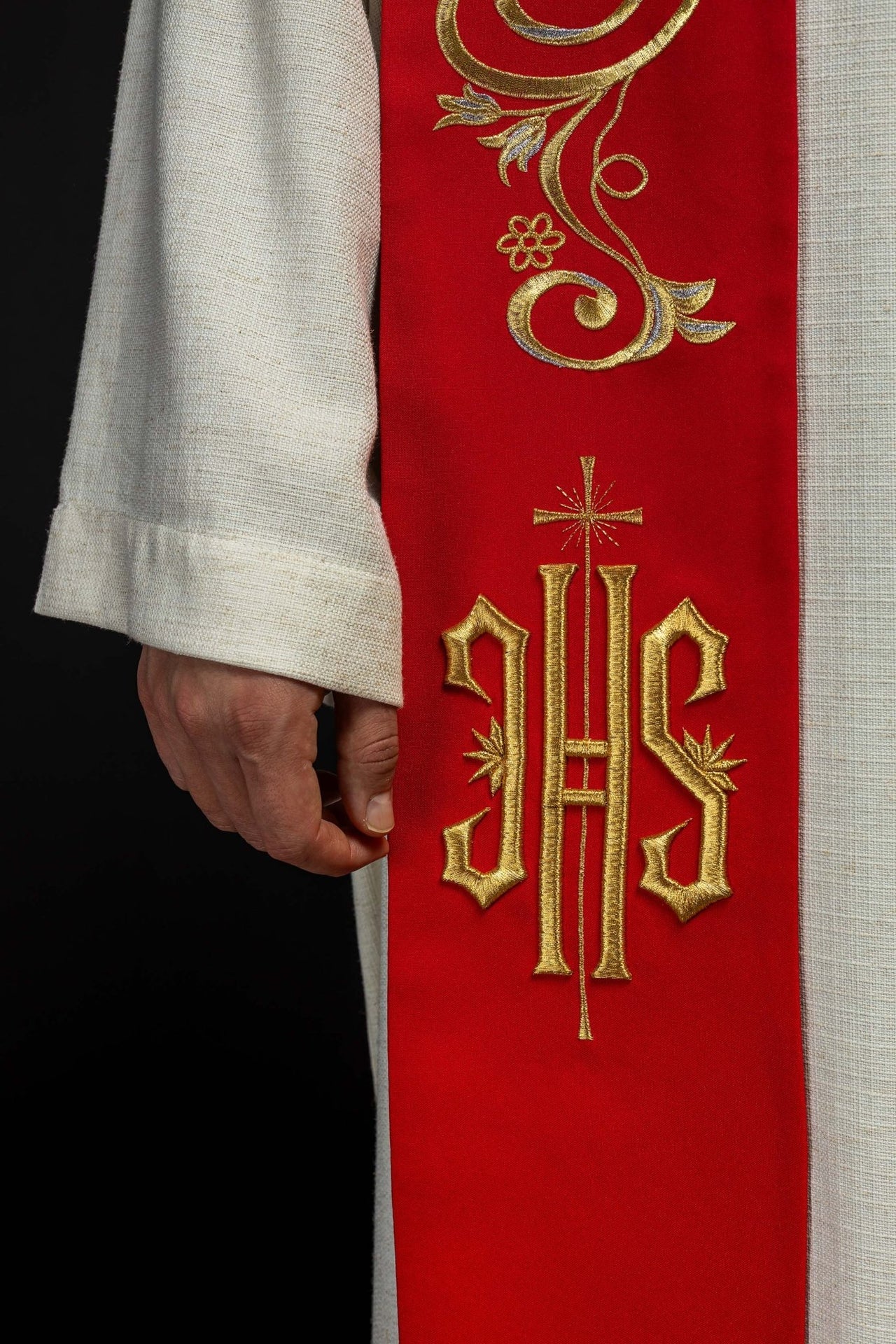 Stuła kapłańska haftowana IHS Czerowna