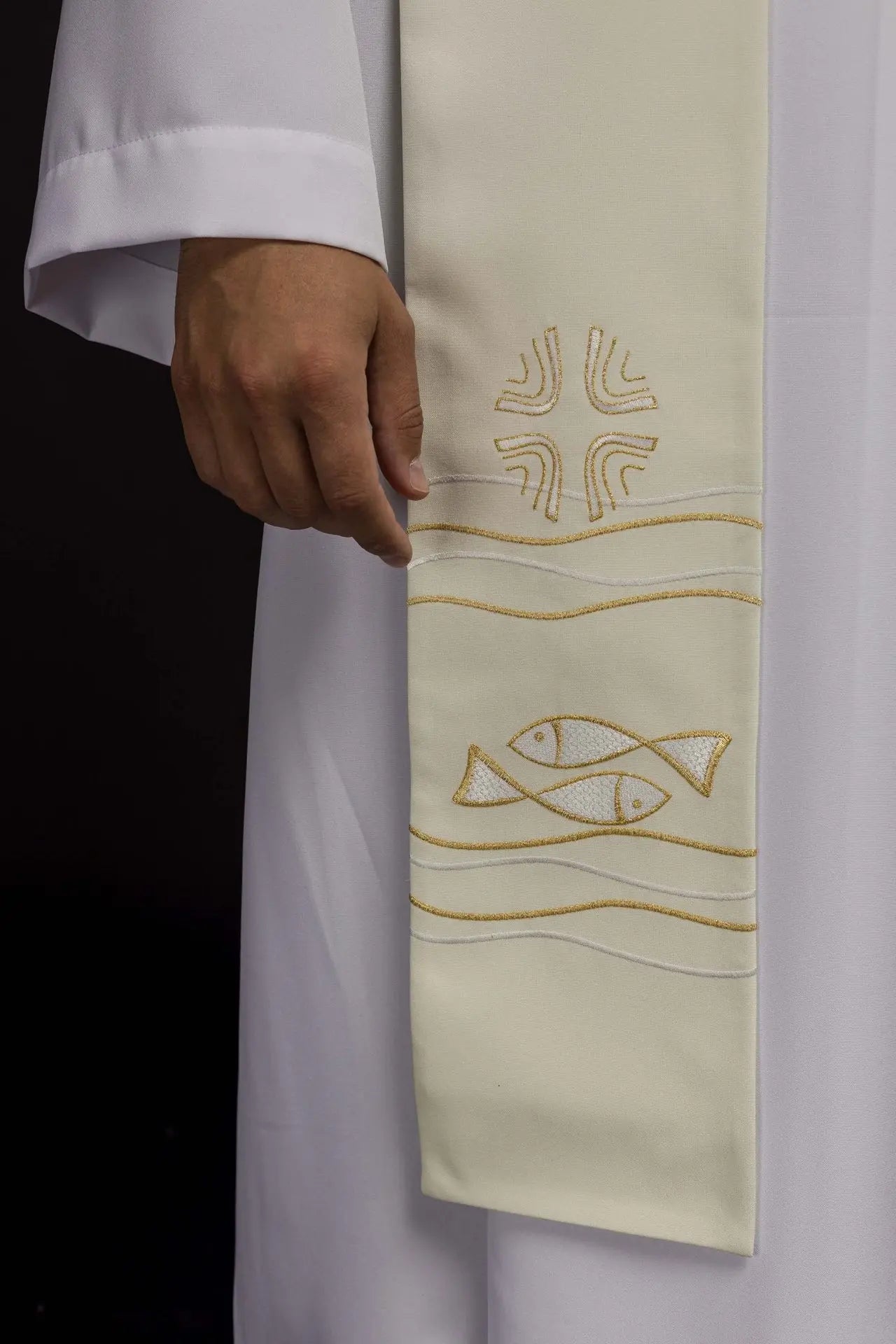 Embroidered priest's stole with fish pattern in ecru colour