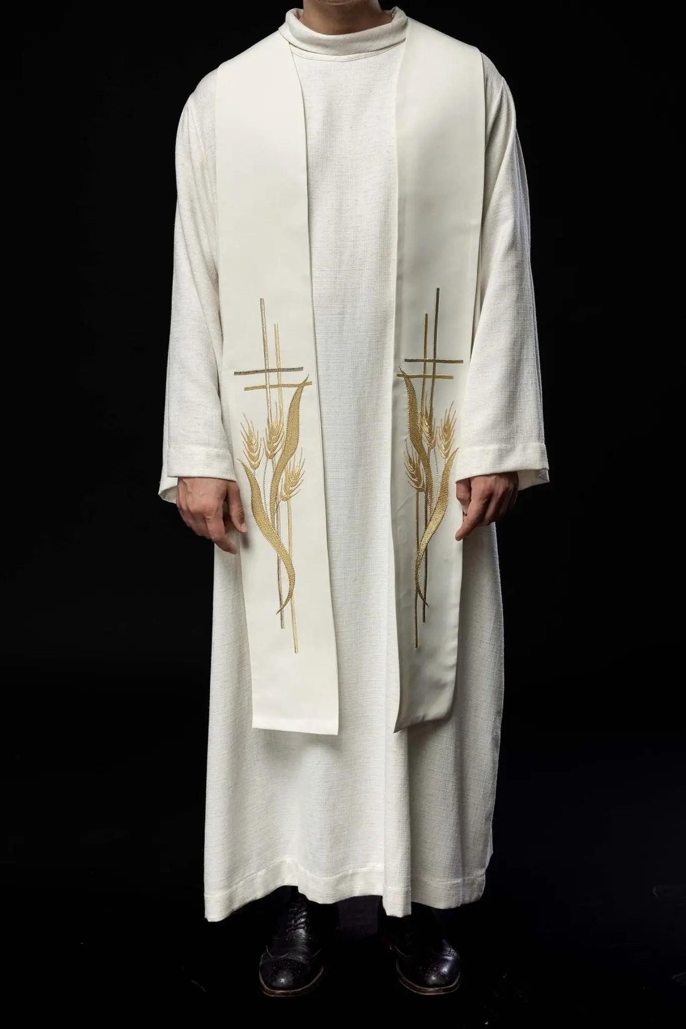 Embroidered priest's stole with decorated cross in ecru