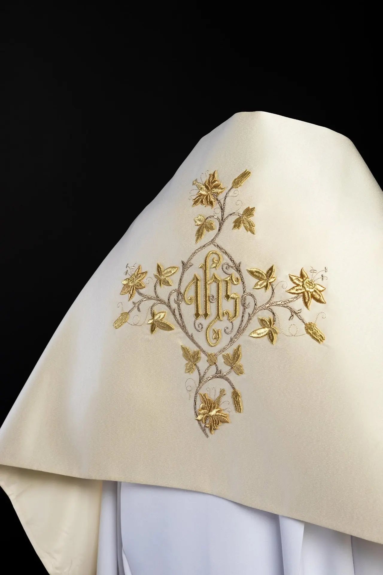 IHS embroidered veil ecru
