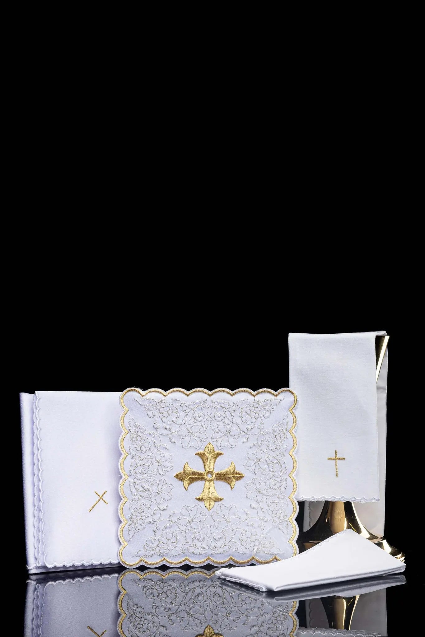 White chalice linen set with gold cross embroidery - HAFTINA ATELIER