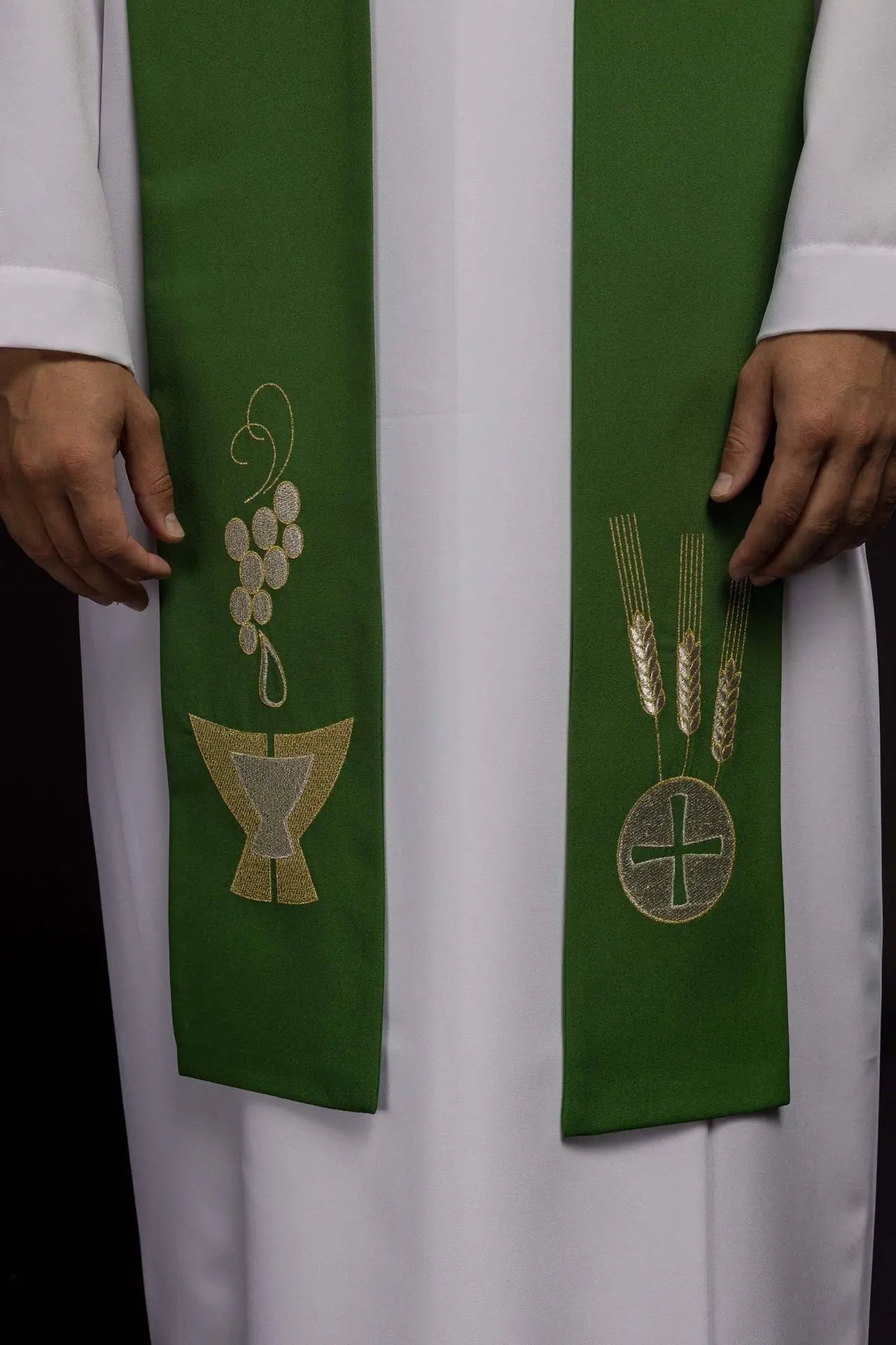 Green priest's stole embroidered Chalice, Ears and Grapes